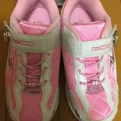 子供の靴のサムネイル