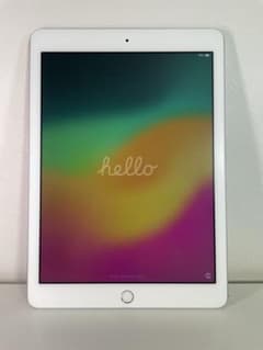 Apple iPad 第6世代 Wifiモデル 32GB シルバーのサムネイル
