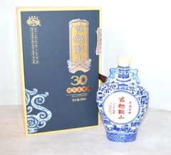 未開栓 古越龍山 三十年陳醸 500ml 15% 紹興酒 陶器ボトル 木箱入り
