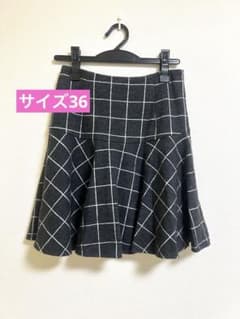 美品　フレアスカート グレーとホワイトのチェック柄　サイズ36 Sのサムネイル