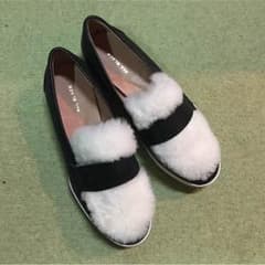 ゆいゆい様 専用  未使用 ローズバッド ファー付きスリッポンのサムネイル