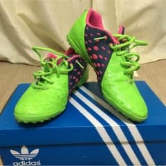 アディダス 屋外用フットサルシューズ トレーニングシューズのサムネイル