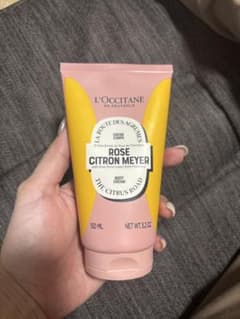 L'Occitane Rose Citron Meyer ボディクリームのサムネイル