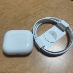 AirPods第3世代ケースのみ本体 ホワイト 充電ケーブル付のサムネイル