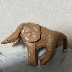 5歳の弟が新聞紙とガムテープで作った象のサムネイル