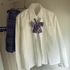 中古品コスプレ　制服上下セット シャツ スカート リボン　紫のサムネイル