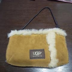 UGGポーチ スマホ入れやお財布  小物入れ等  フワフワで可愛いです。のサムネイル