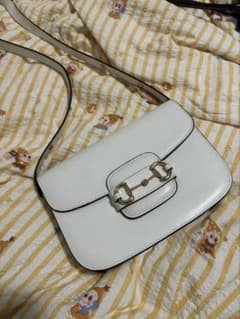 ホワイト レザー風 ショルダーバッグ ゴールド金具のサムネイル