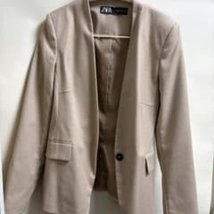 ZARA ベージュ ノーカラージャケット EUR34のサムネイル