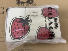 新品・未使用コーチCOACH いちご柄 二つ折り財布 CT907 ホワイト 新品・未使用コーチCOACH いちご柄 二つ折り財布 CT907 ホワイト