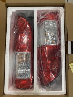 ハイエース 200系 テールランプ 新車外しのサムネイル