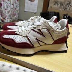 New Balance ホワイト/レッド スニーカーのサムネイル