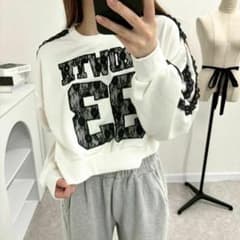 【GORGE】　トレーナー レース ロゴ入り ショート丈 アイボリーのサムネイル