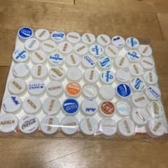 ペットボトルキャップ　60個　ハンドメイド　キャップのサムネイル