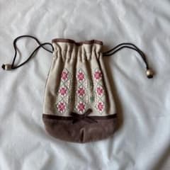 刺繍デザイン 巾着袋 ベージュ ブラウン　手作りのサムネイル