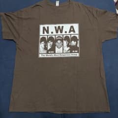 D*y様 N.W.A フロントプリント Tシャツ ブラウンのサムネイル