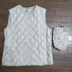 UNIQLO WARM PADDED ダウンベスト S アイボリー 収納袋付きのサムネイル
