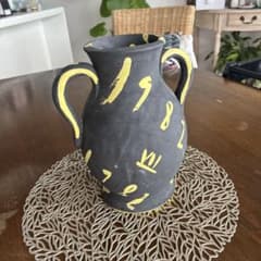 マットブラック 黄色ペイント 陶器 花瓶のサムネイル