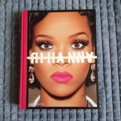 Rihanna Phaidon 写真集のサムネイル