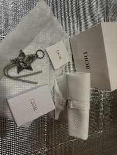 DIOR スターモチーフ キーリング ノベルティ &ポーチのサムネイル