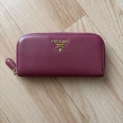 PRADA サフィアーノ ラウンドファスナー フラグメントケース - メルカリ