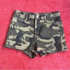 ek様 専用   美品！迷彩柄ショートパンツのサムネイル