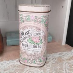 パウダーピンクの薔薇のティン缶 フランスアンティークキャニスター