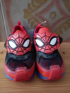 To Little Mii*: Brand new, unused Spider-Man sneakers, size 16cm.