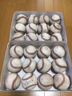 硬式野球ボールのサムネイル