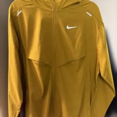 NIKEランニングジャケットのサムネイル