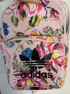 adidasのリュックのサムネイル