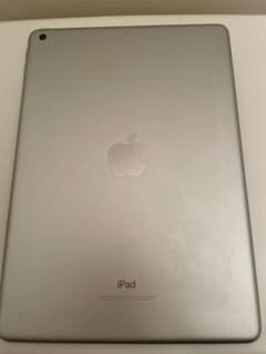 リ*ユ様 Apple iPad 第五世代 本体 シルバーのサムネイル