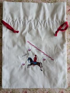 オードリーの刺繍巾着袋と空缶のサムネイル