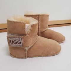 UGG　新品未使用　ベビーシューズ【12㎝～13㎝】のサムネイル