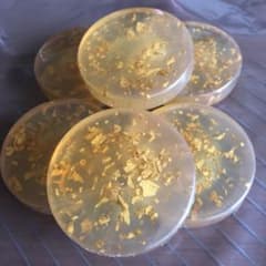 更新しました！1つ約30gタイプ在庫6個。ロイヤル化粧品　金箔石けん　洗顔石けんのサムネイル
