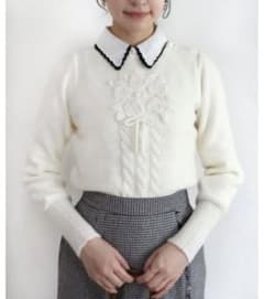 ローズ刺繍ケーブルニットプルオーバー （OFFWHITE）のサムネイル