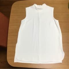 ユニクロ ノースリーブ ハイネック ブラウスのサムネイル