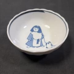 小鉢 陶器 人形と鳥の絵柄のサムネイル