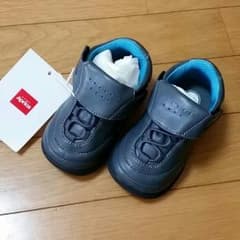 スニーカーのサムネイル