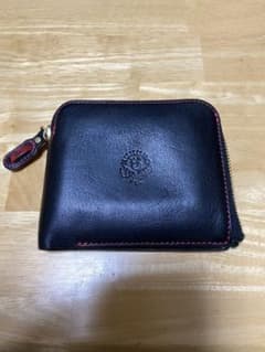 大きく開く小さな財布のサムネイル