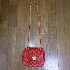 d.i.a赤ショルダーチェーンバッグ　美品のサムネイル