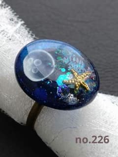 リング　クラゲ　オーバル　ディープブルー　金古美　レジン　メルカリ便のサムネイル