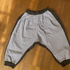 ストライプと黒のサルエルパンツのサムネイル