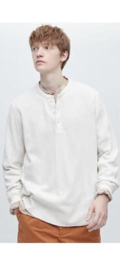 UNIQLO ヘンリーネックTシャツのサムネイル