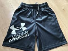 UNDER ARMOUR ブラック ショートパンツのサムネイル