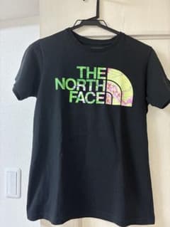 THE NORTH FACE 花柄ロゴTシャツ 黒のサムネイル