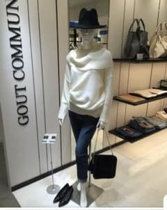【美品】グーコミューン 黒オフショルダーニットのサムネイル