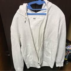 ユニクロ白パーカーのサムネイル