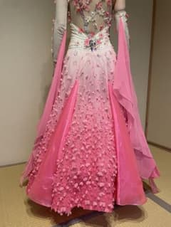 【社交ダンスドレス】RS　ピンクと白の桜モチーフドレス 社交ダンスドレス】RS ピンクと白の桜モチーフドレス - メルカリ