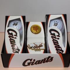 Brand new Yomiuri Giants golf ball and marker set featuring Hara, Abe, Yoshinobu, and Nioka.